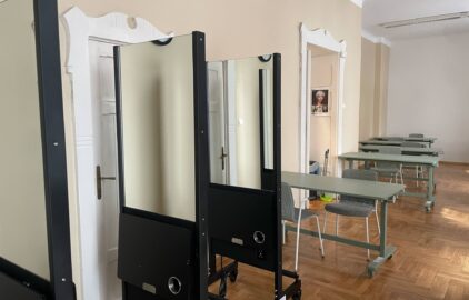 Nowa jakość w naszej izbie dzięki środkom z PIR! Odnowiona sala, większe możliwości, lepsza dostępność!