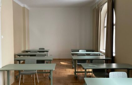 Nowa jakość w naszej izbie dzięki środkom z PIR! Odnowiona sala, większe możliwości, lepsza dostępność!